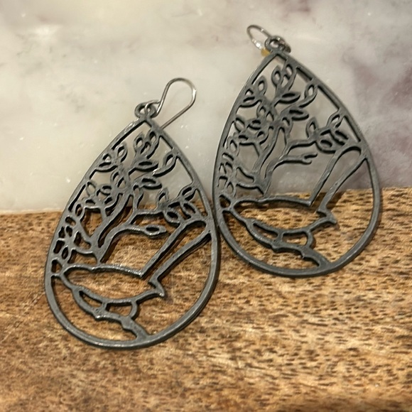 Cutout drop earrings with bird and leaf design - Picture 1 of 2